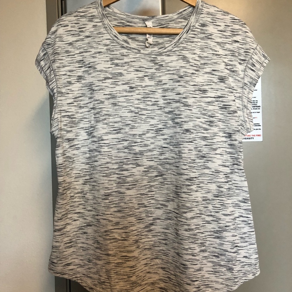 Black and white lululemon workout top